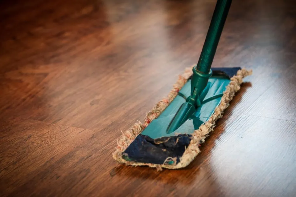 Après&nbsp;: parquet propre et brillant
